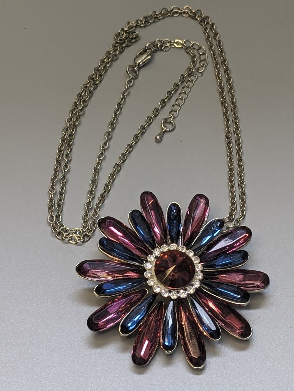 Vintage Mod Daisy Burst Pendant Necklace Glass Flower Statement Retro 28" Colour
